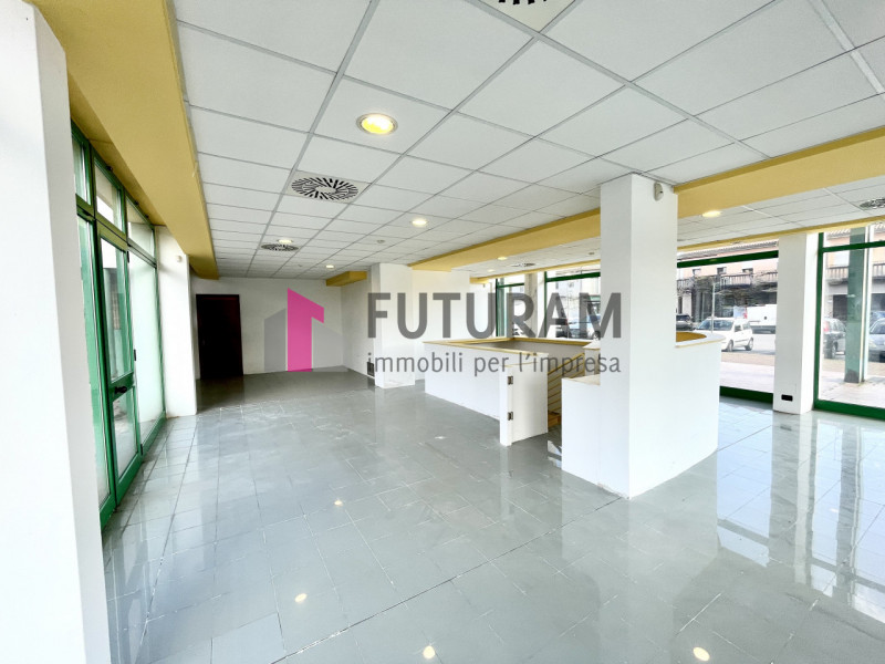RIF: 148NM - PADOVA - PER INFO 0444/310220

Propongo in vendita un negozio di 275 mq in zona Stan...
