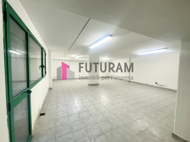 RIF: 148NM - PADOVA - PER INFO 0444/310220

Propongo in vendita un negozio di 275 mq in zona Stan...