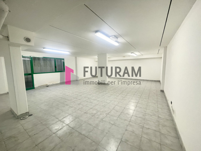 RIF: 148NM - PADOVA - PER INFO 0444/310220

Propongo in vendita un negozio di 275 mq in zona Stan...