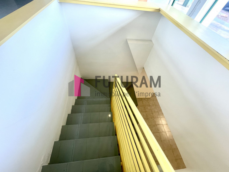 RIF: 148NM - PADOVA - PER INFO 0444/310220

Propongo in vendita un negozio di 275 mq in zona Stan...