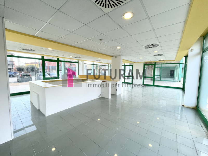 RIF: 148NM - PADOVA - PER INFO 0444/310220

Propongo in vendita un negozio di 275 mq in zona Stan...