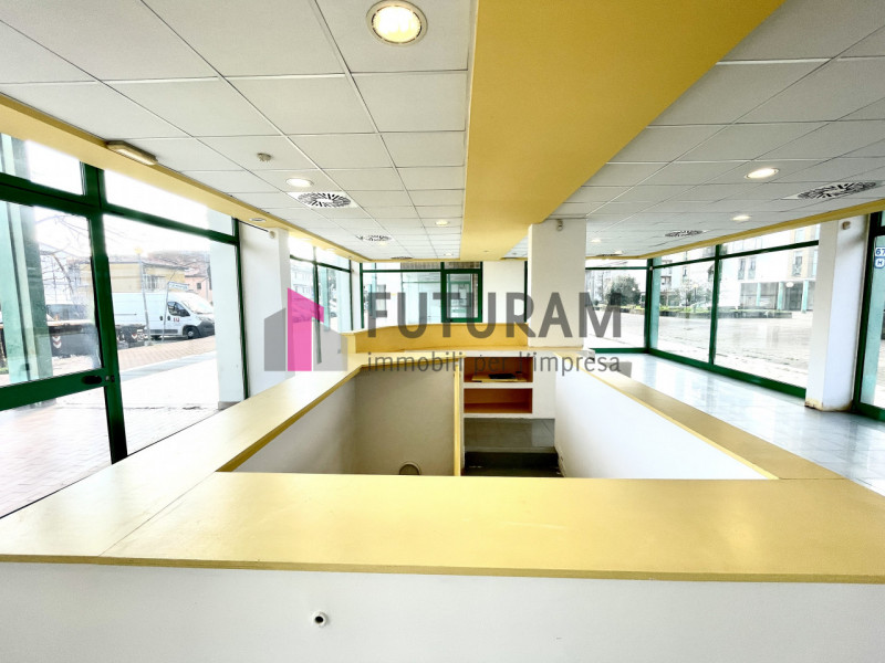 RIF: 148NM - PADOVA - PER INFO 0444/310220

Propongo in vendita un negozio di 275 mq in zona Stan...