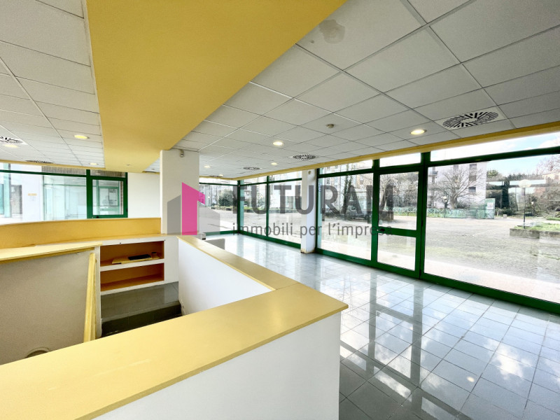 RIF: 148NM - PADOVA - PER INFO 0444/310220

Propongo in vendita un negozio di 275 mq in zona Stan...