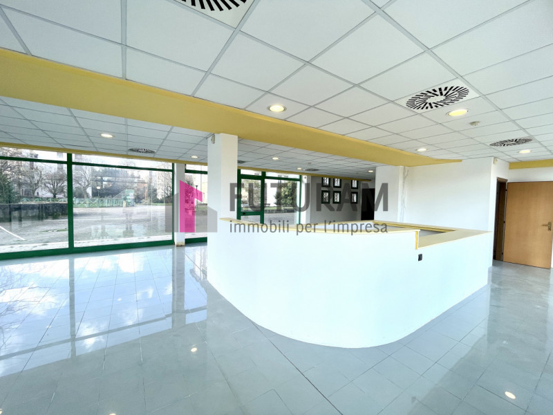 RIF: 148NM - PADOVA - PER INFO 0444/310220

Propongo in vendita un negozio di 275 mq in zona Stan...