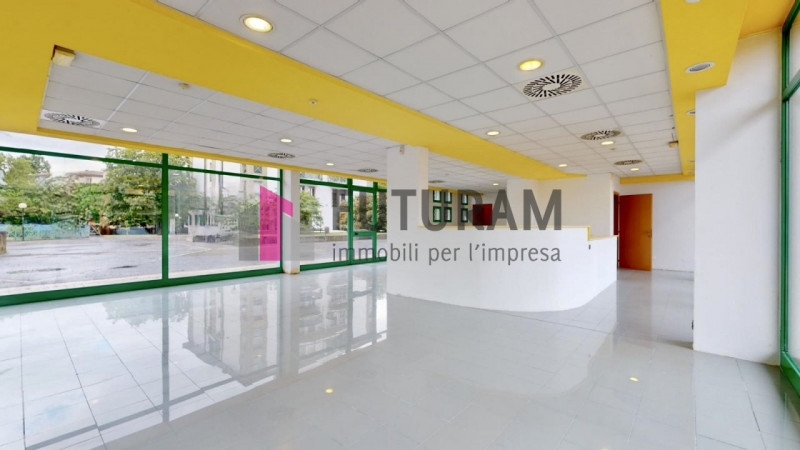 RIF: 148NM - PADOVA - PER INFO 0444/310220

Propongo in vendita un negozio di 275 mq in zona Stan...