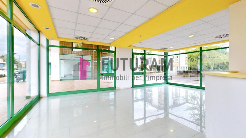 RIF: 148NM - PADOVA - PER INFO 0444/310220

Propongo in vendita un negozio di 275 mq in zona Stan...