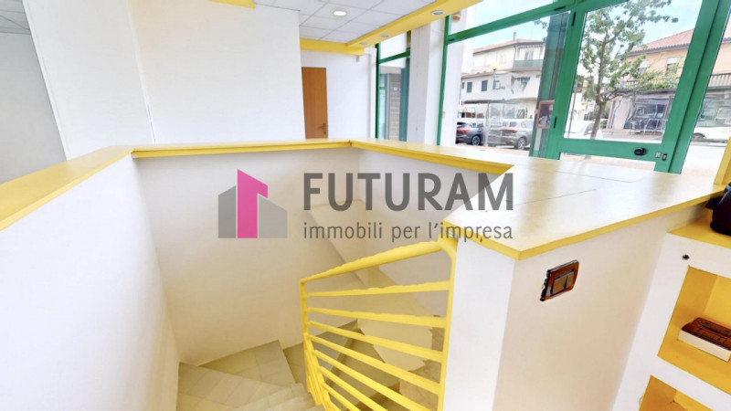 RIF: 148NM - PADOVA - PER INFO 0444/310220

Propongo in vendita un negozio di 275 mq in zona Stan...