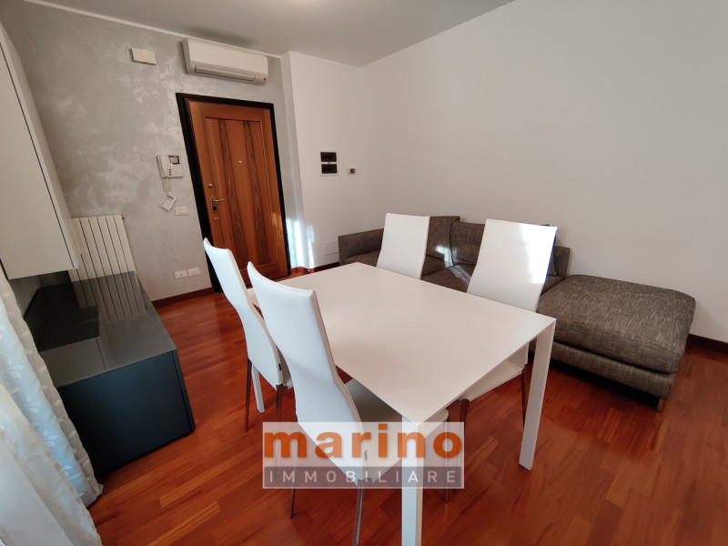 ZONA PALESTRO 
Proponiamo in affitto un elegante appartamento in palazzina tranquilla recente con...