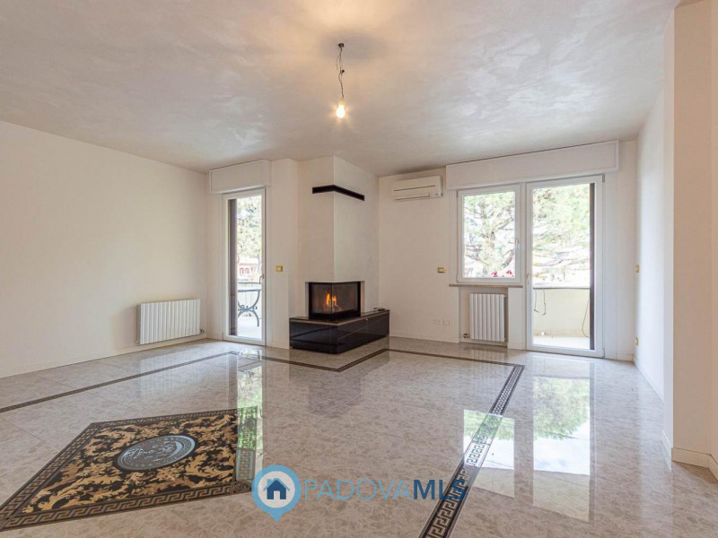 Immobile in esclusiva al Gruppo Padova MLS 

Nel cuore di Abano Terme, in via Previtali, proponia...