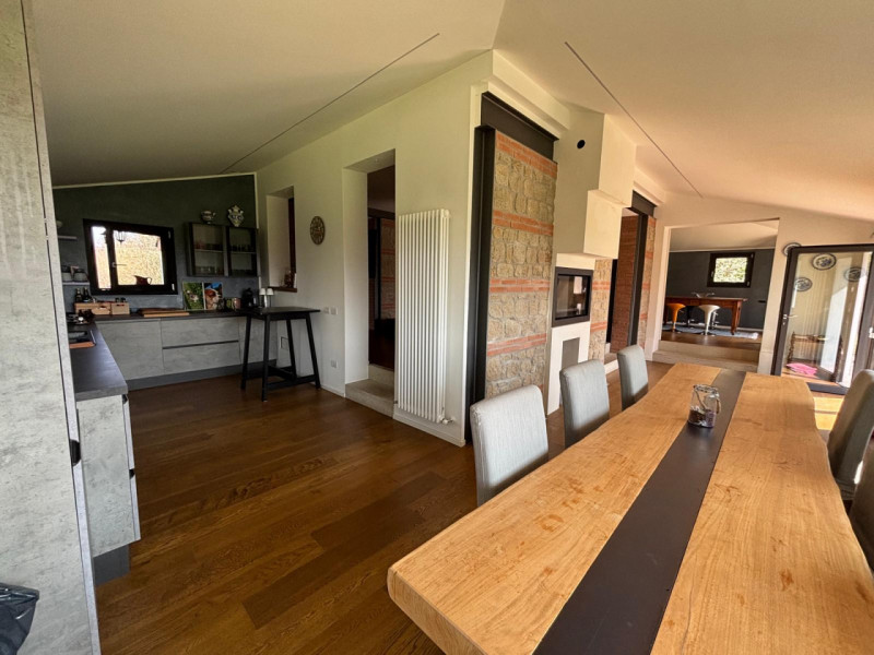 Proponiamo in affitto per i mesi del periodo estivo (Maggio - Ottobre) una splendida villa modern...