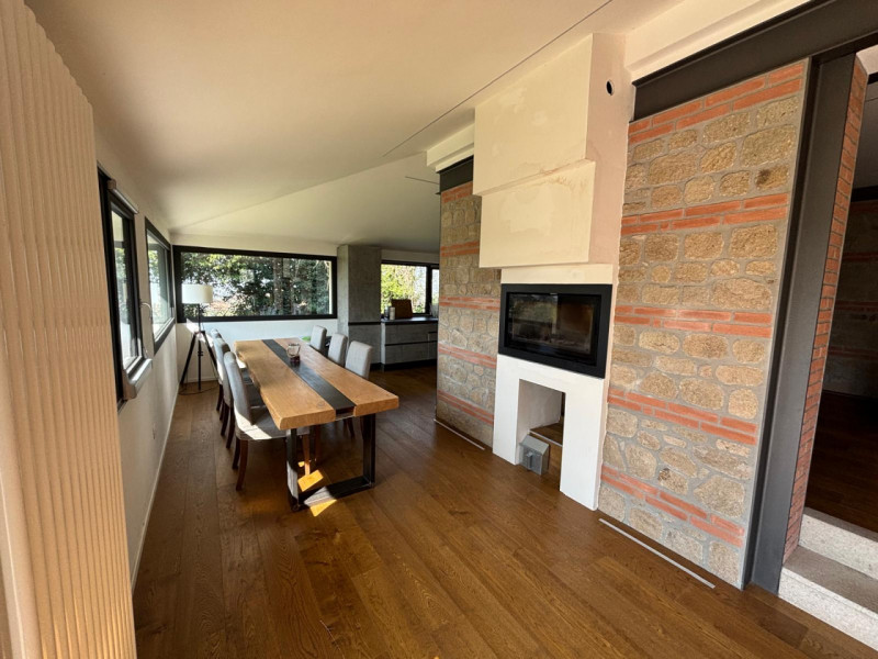 Proponiamo in affitto per i mesi del periodo estivo (Maggio - Ottobre) una splendida villa modern...