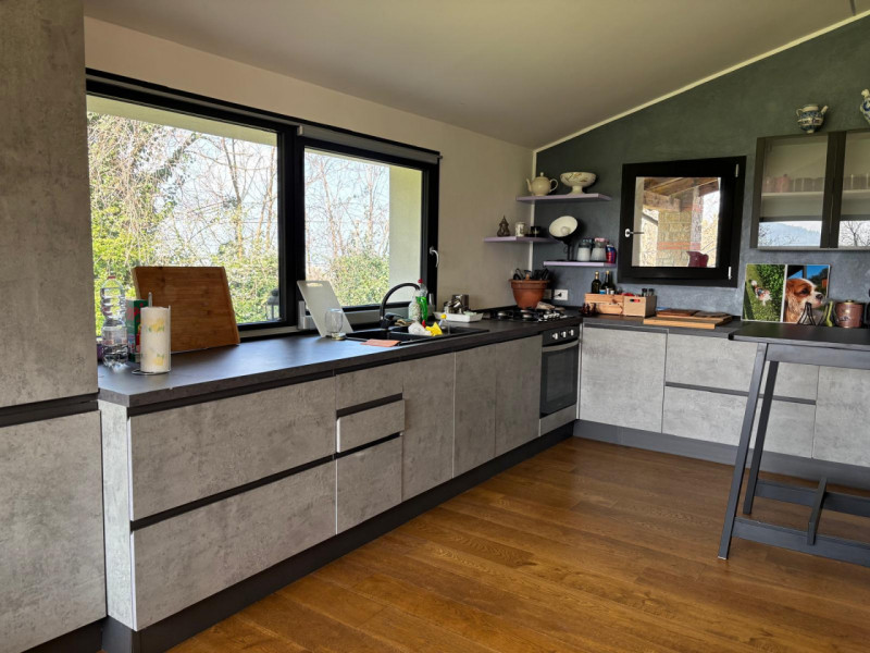 Proponiamo in affitto per i mesi del periodo estivo (Maggio - Ottobre) una splendida villa modern...