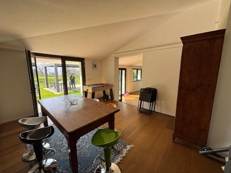 Proponiamo in affitto per i mesi del periodo estivo (Maggio - Ottobre) una splendida villa modern...