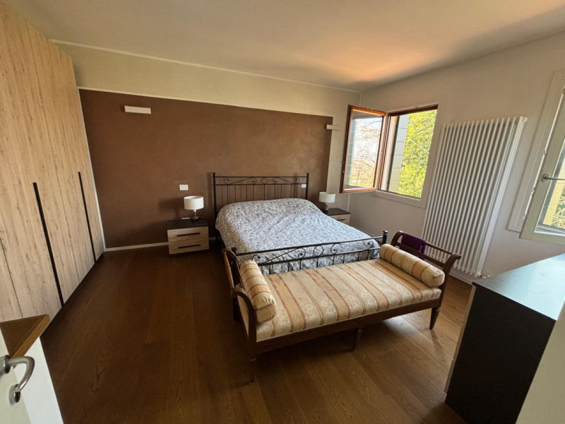 Proponiamo in affitto per i mesi del periodo estivo (Maggio - Ottobre) una splendida villa modern...