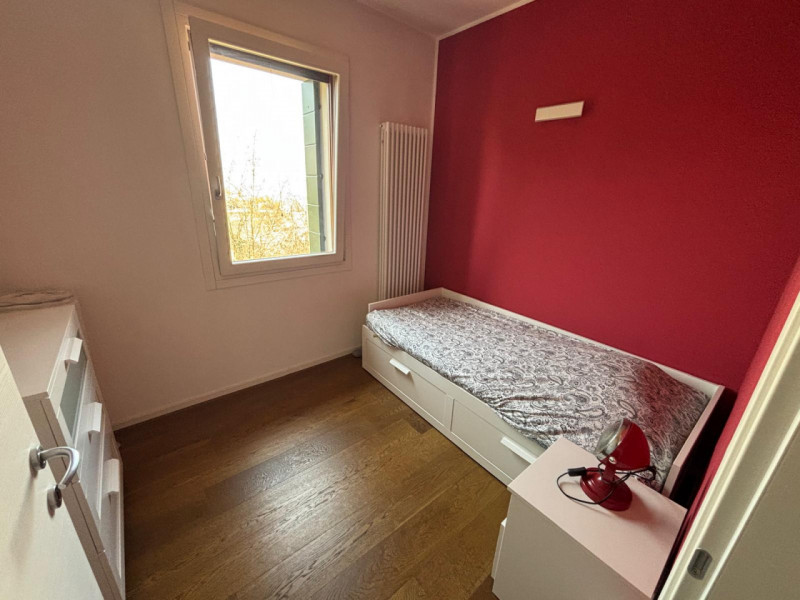 Proponiamo in affitto per i mesi del periodo estivo (Maggio - Ottobre) una splendida villa modern...