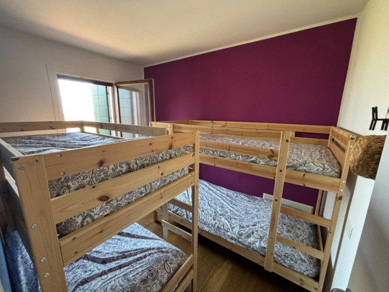 Proponiamo in affitto per i mesi del periodo estivo (Maggio - Ottobre) una splendida villa modern...