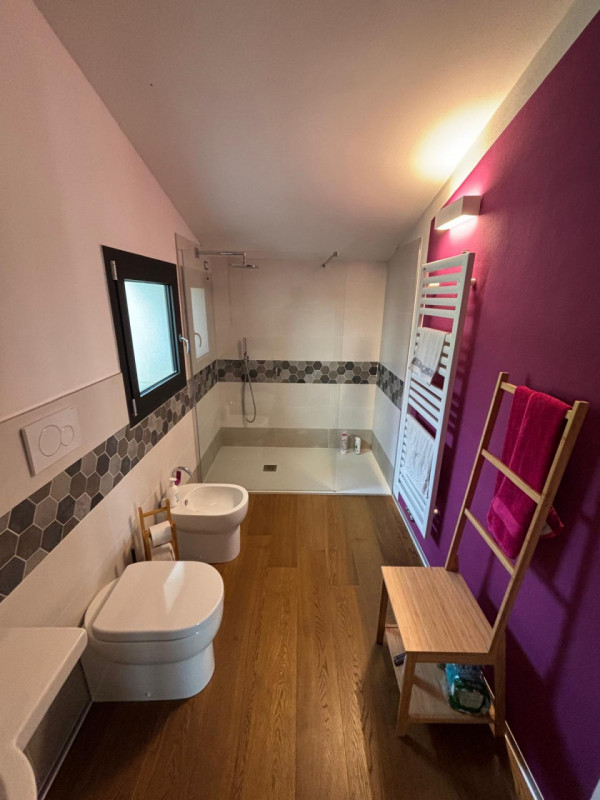 Proponiamo in affitto per i mesi del periodo estivo (Maggio - Ottobre) una splendida villa modern...