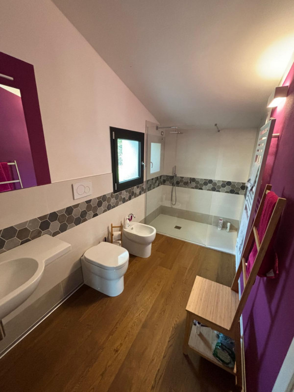 Proponiamo in affitto per i mesi del periodo estivo (Maggio - Ottobre) una splendida villa modern...