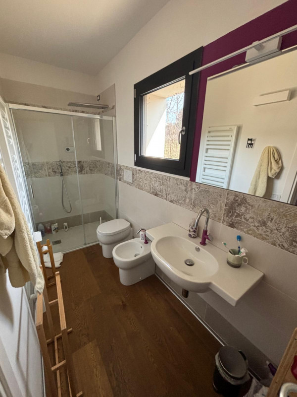 Proponiamo in affitto per i mesi del periodo estivo (Maggio - Ottobre) una splendida villa modern...