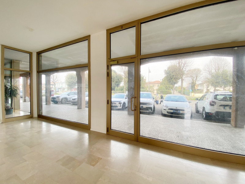 (Per INFO Mara 3481536890) In posizione centralissima, a San Biagio di Callalta lungo la strada p...