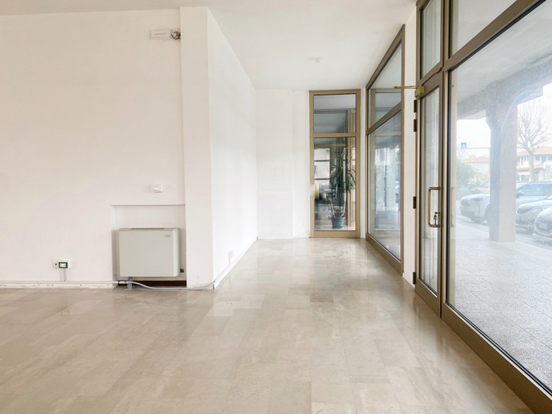 (Per INFO Mara 3481536890) In posizione centralissima, a San Biagio di Callalta lungo la strada p...