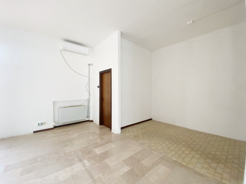 (Per INFO Mara 3481536890) In posizione centralissima, a San Biagio di Callalta lungo la strada p...