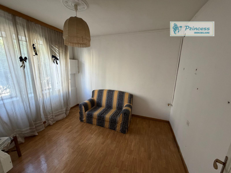 Proponiamo in vendita una casa a schiera centrale situata nel rinomato quartiere Rossi, uno dei p...