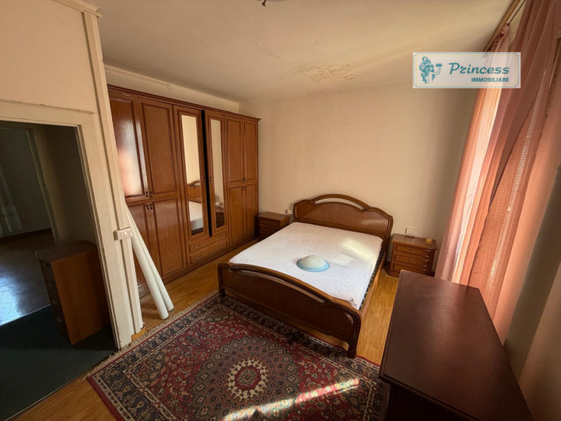 Proponiamo in vendita una casa a schiera centrale situata nel rinomato quartiere Rossi, uno dei p...