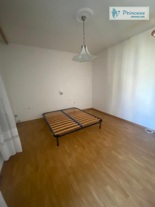 Proponiamo in vendita una casa a schiera centrale situata nel rinomato quartiere Rossi, uno dei p...