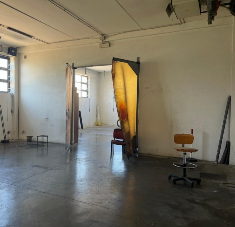 Proponiamo in locazione capannone in zona Monselice, vicino al centro commerciale Airone, di circ...