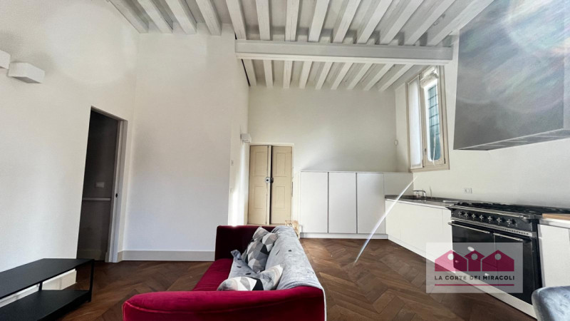 CENTRO STORICO: BICAMERE FINEMENTE ARREDATO COMPOSTO DA SOGGIORNO CON ANGOLO COTTURA, BAGNO PER O...