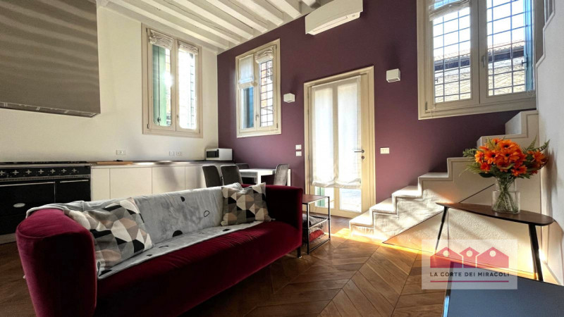 CENTRO STORICO: BICAMERE FINEMENTE ARREDATO COMPOSTO DA SOGGIORNO CON ANGOLO COTTURA, BAGNO PER O...