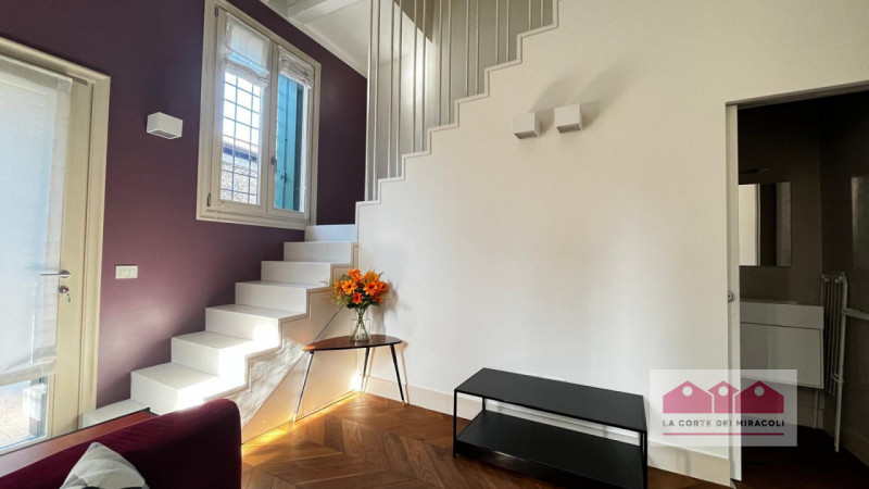 CENTRO STORICO: BICAMERE FINEMENTE ARREDATO COMPOSTO DA SOGGIORNO CON ANGOLO COTTURA, BAGNO PER O...