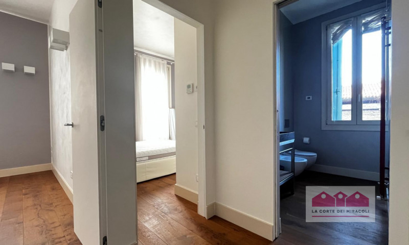 CENTRO STORICO: BICAMERE FINEMENTE ARREDATO COMPOSTO DA SOGGIORNO CON ANGOLO COTTURA, BAGNO PER O...