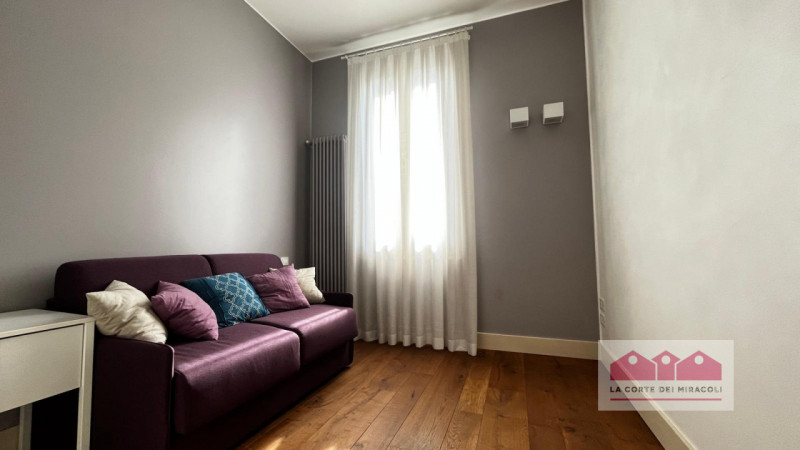 CENTRO STORICO: BICAMERE FINEMENTE ARREDATO COMPOSTO DA SOGGIORNO CON ANGOLO COTTURA, BAGNO PER O...