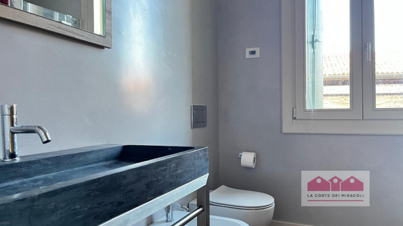 CENTRO STORICO: BICAMERE FINEMENTE ARREDATO COMPOSTO DA SOGGIORNO CON ANGOLO COTTURA, BAGNO PER O...