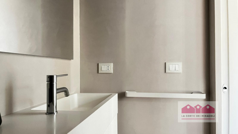 CENTRO STORICO: BICAMERE FINEMENTE ARREDATO COMPOSTO DA SOGGIORNO CON ANGOLO COTTURA, BAGNO PER O...