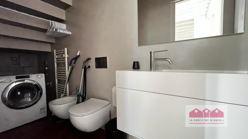 CENTRO STORICO: BICAMERE FINEMENTE ARREDATO COMPOSTO DA SOGGIORNO CON ANGOLO COTTURA, BAGNO PER O...