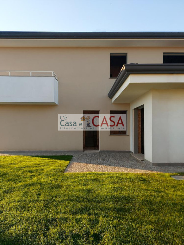 MANDRIA: Bella zona tranquilla aperta a ridosso della campagna, vista colli, comoda al centro e a...