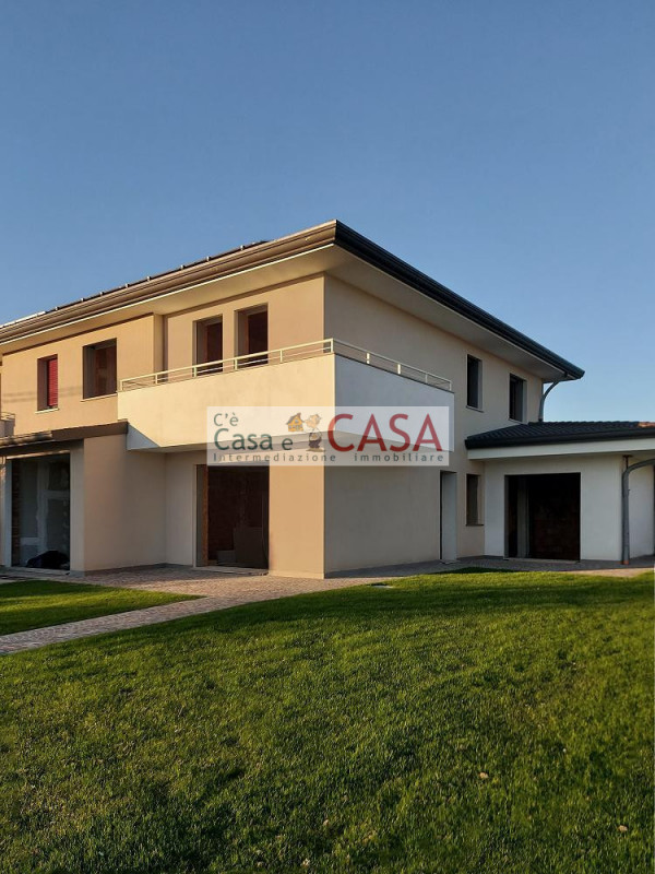 MANDRIA: Bella zona tranquilla aperta a ridosso della campagna, vista colli, comoda al centro e a...