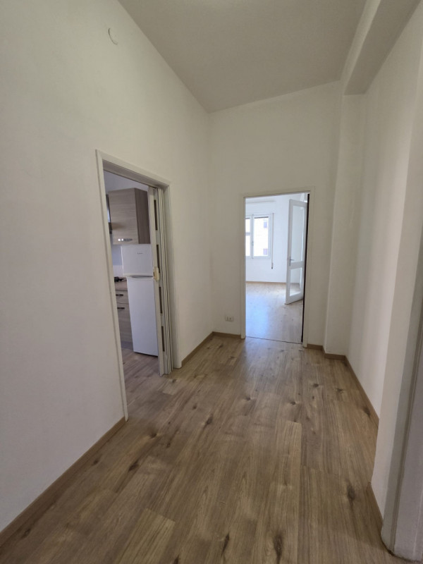 In elegante palazzina servita da ascensore, proponiamo in affitto appartamento al secondo piano, ...