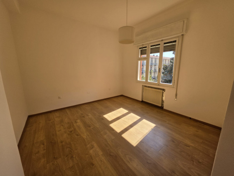 In elegante palazzina servita da ascensore, proponiamo in affitto appartamento al secondo piano, ...