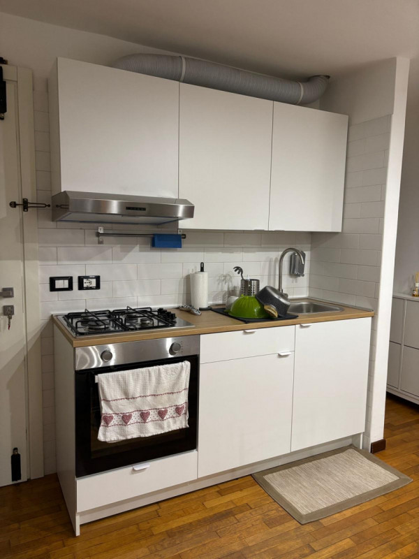 Padova zona Duomo Nicoletta Dardilli di AD Casa Padova propone in locazione recente mini arredato...