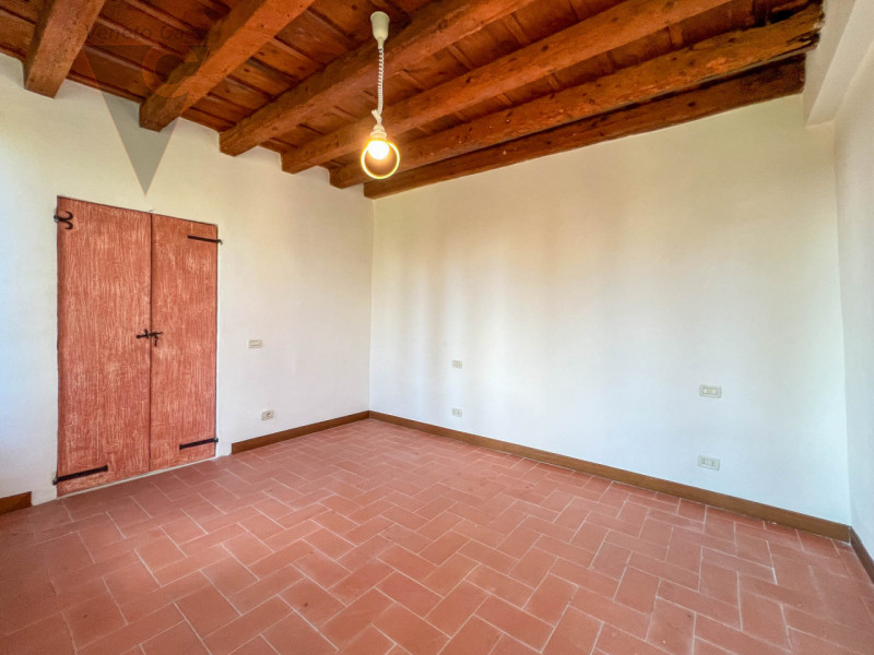Proponiamo in vendita a Piove di Sacco una prestigiosa villa veneta del XV secolo, sapientemente ...