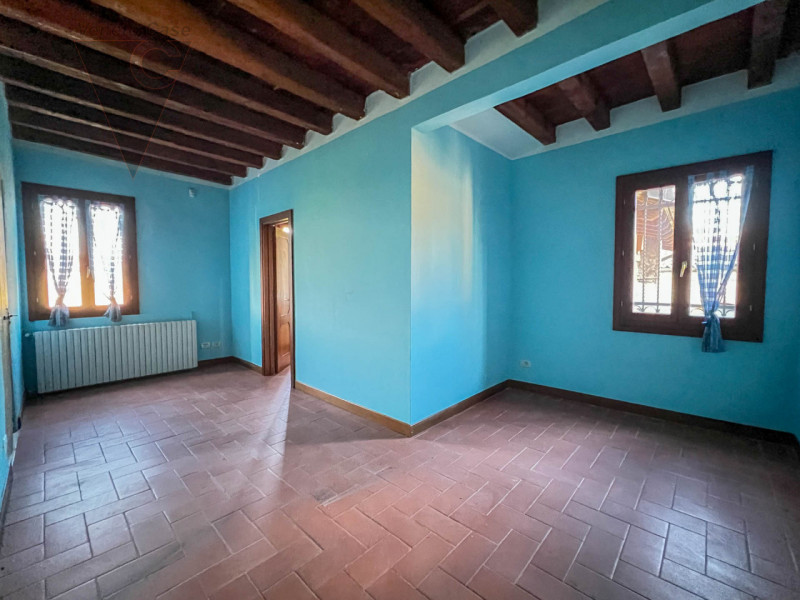 Proponiamo in vendita a Piove di Sacco una prestigiosa villa veneta del XV secolo, sapientemente ...