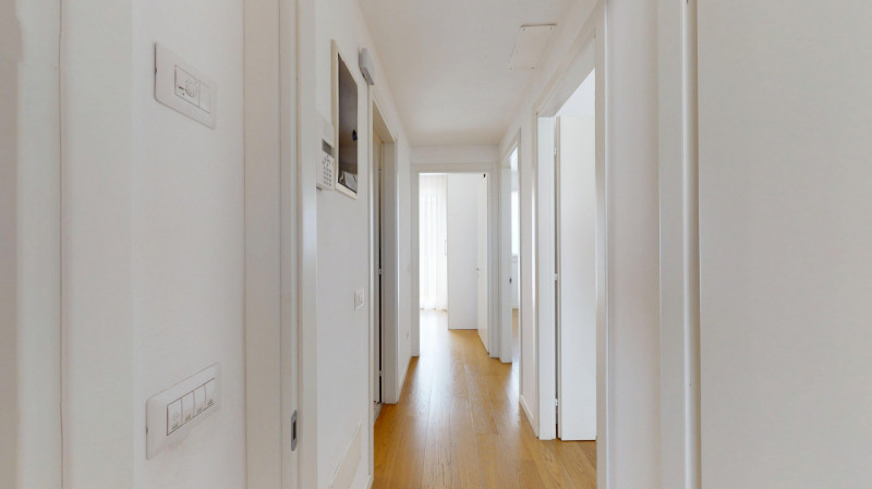 COSTABISSARA

Inserito in un quartiere residenziale tranquillo e ben abitato, comodo a tutti i pr...