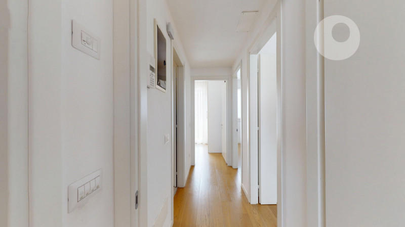 COSTABISSARA

Inserito in un quartiere residenziale tranquillo e ben abitato, comodo a tutti i pr...