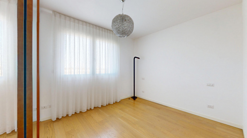 COSTABISSARA

Inserito in un quartiere residenziale tranquillo e ben abitato, comodo a tutti i pr...