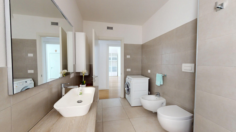 COSTABISSARA

Inserito in un quartiere residenziale tranquillo e ben abitato, comodo a tutti i pr...