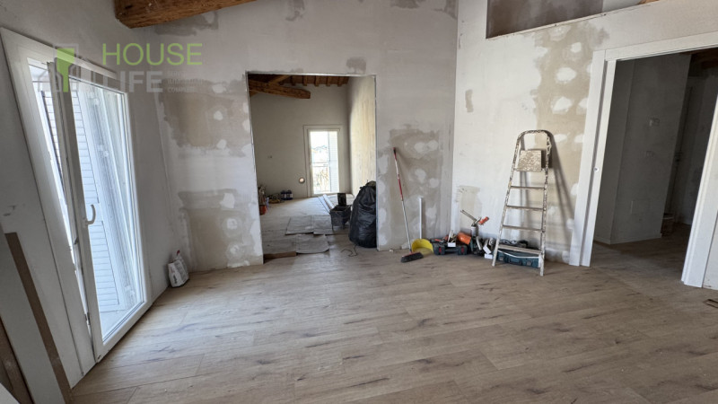 ZANE': Nuovo APPARTAMENTO BICAMERE mansardato dalle generose dimensioni con studio e soppalco, so...